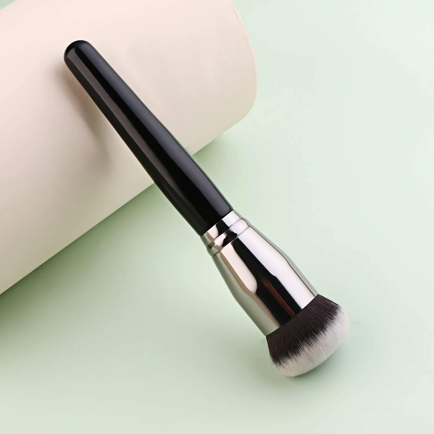 Black Foundation Make up Brush - Group Head Brush review and price